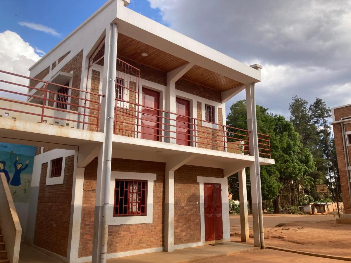 Lycee Picot De Cloriviere Dont Les Revenus Financent L'Education Des Eleves Apartment อันต์ซิราเบ ภายนอก รูปภาพ